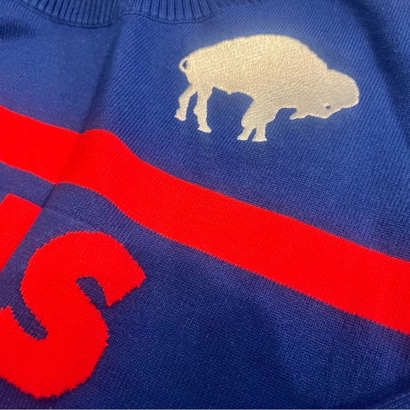 NWT women’s Small Buffalo Bills Sweater
Smoke and pet free home - Picture 3 of 9